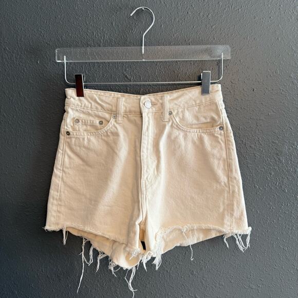 Weekday Rowe White Denim Shorts Size 26 - Picture 2 of 8
